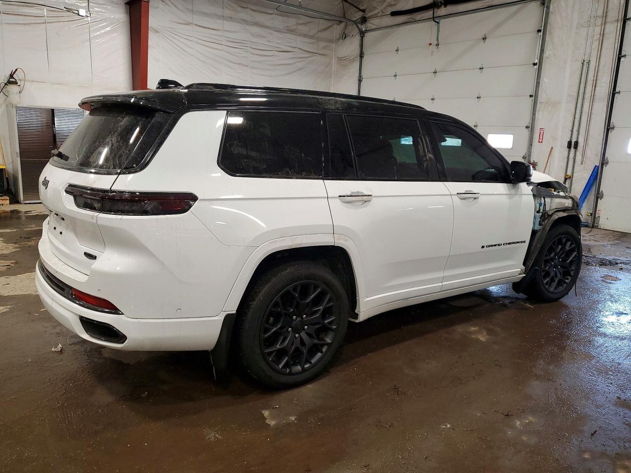 2023 Jeep Grand Cherokee L Summit - Фото 3