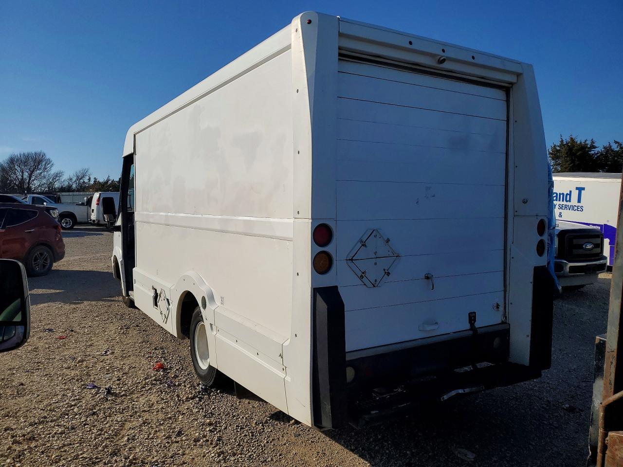 2012 Isuzu Npr - Image 2