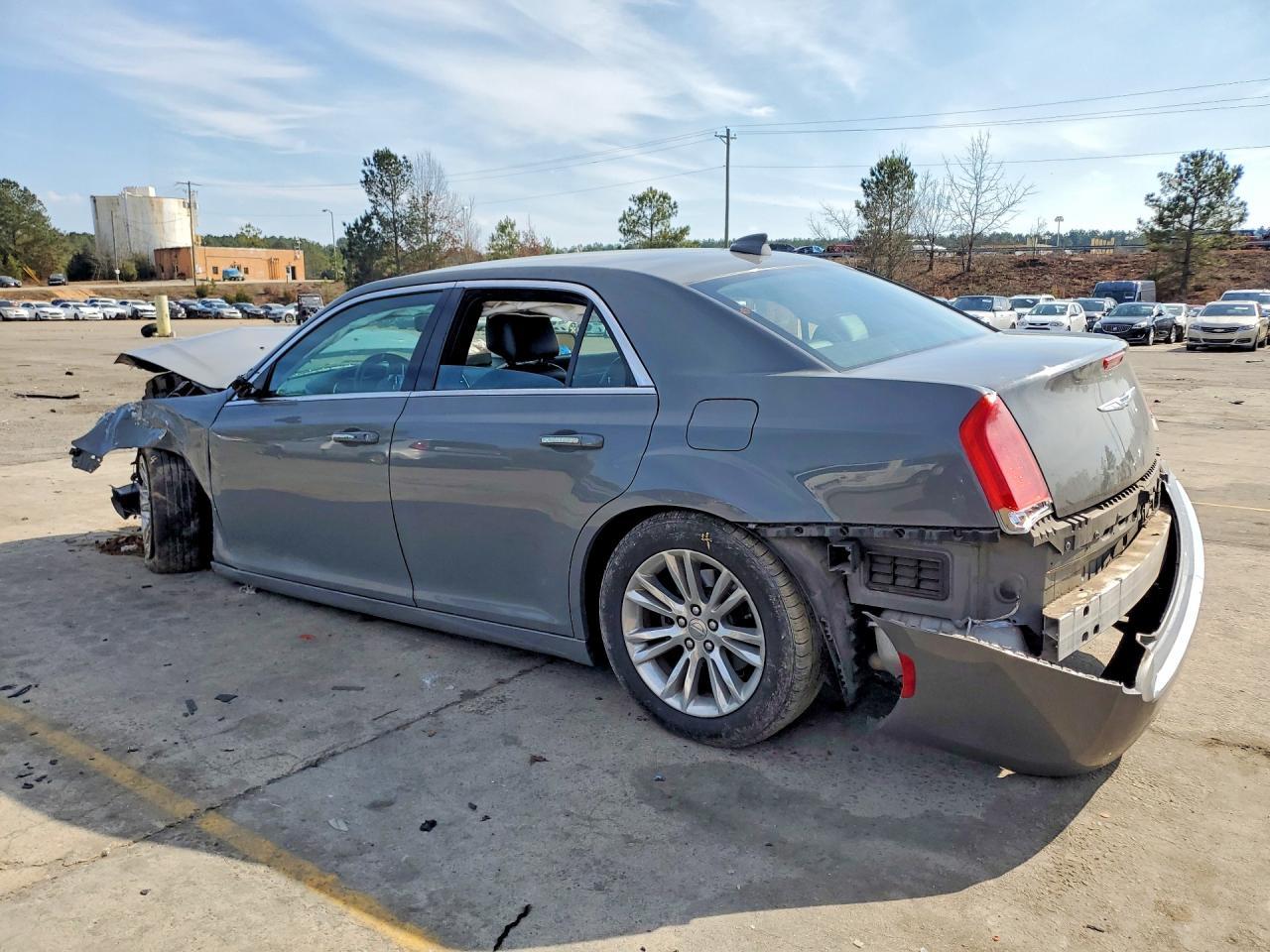 2017 Chrysler 300 Limited - Фото 2