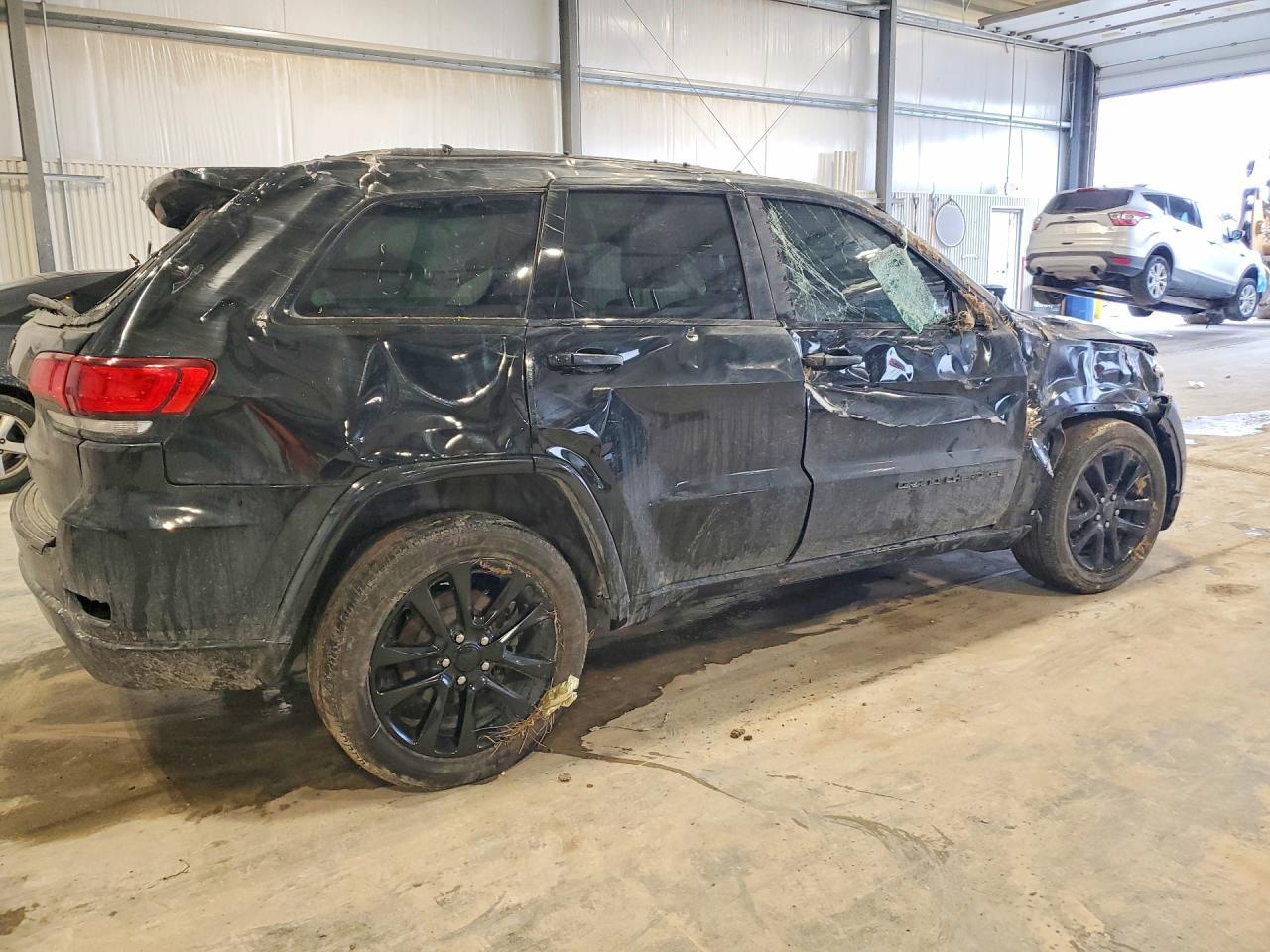 2018 Jeep Grand Cherokee Laredo - Image 3