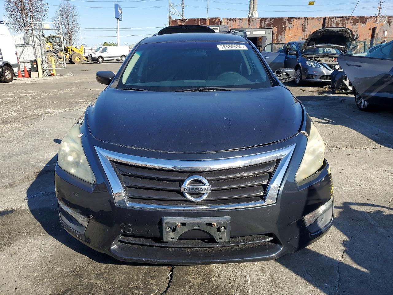 2015 Nissan Altima 2.5 - Image 5