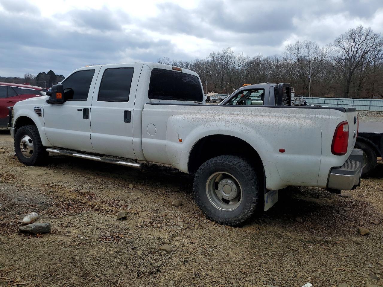 2010 Ford F350 Super Duty - Image 2
