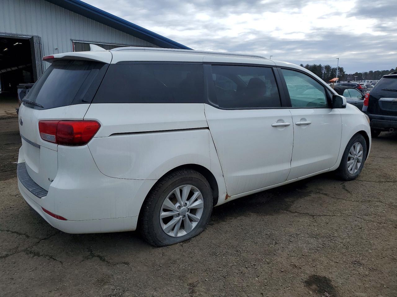 2016 Kia Sedona Lx - Фото 3