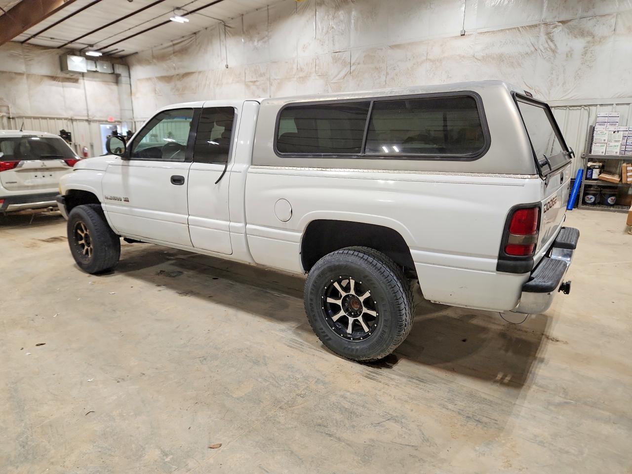 2001 Dodge Ram 1500 - Фото 2