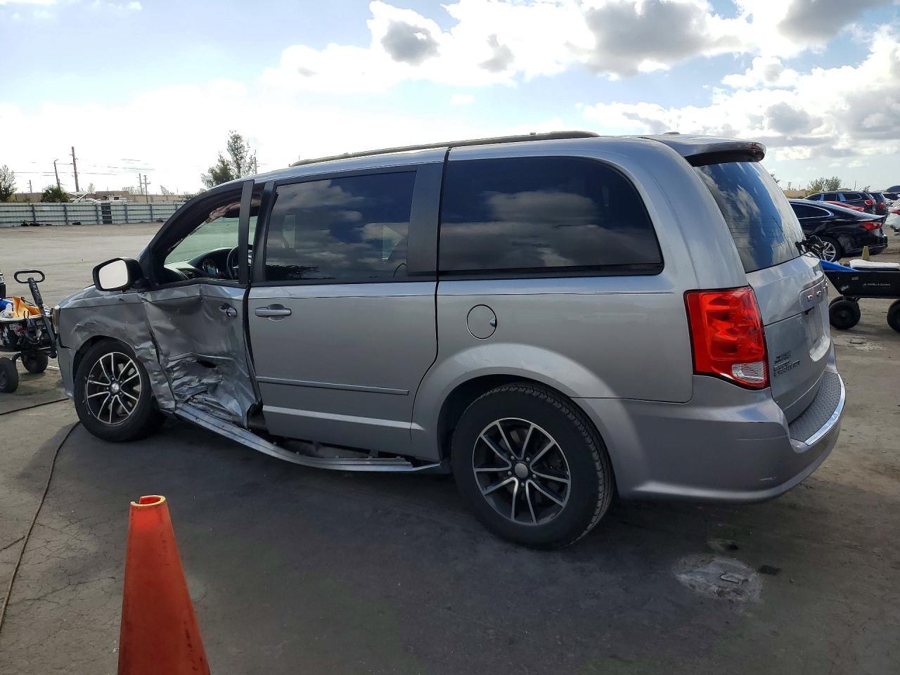 2017 Dodge Grand Caravan Gt - Фото 2