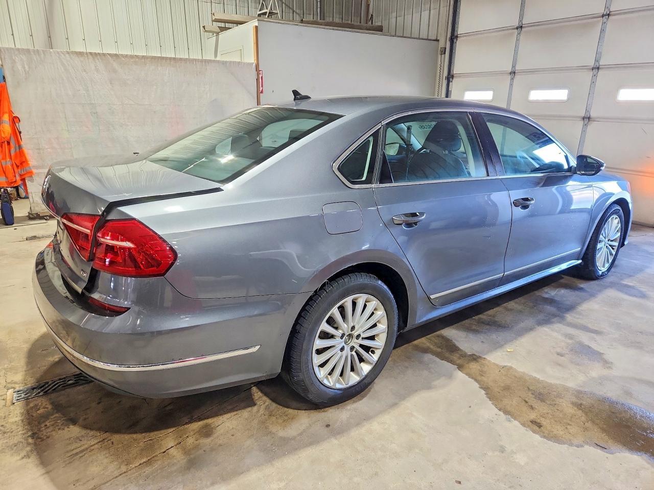 2016 Volkswagen Passat Se - Фото 3