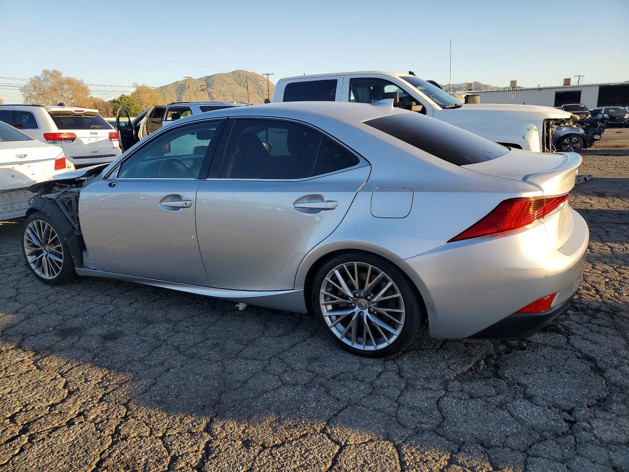 2018 Lexus Is 300 - Image 2