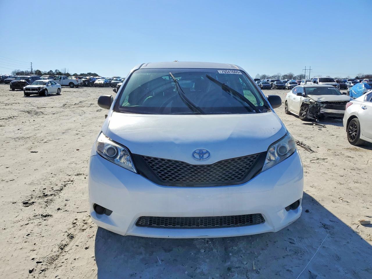 2011 Toyota Sienna Base 7-Passenger - Фото 5