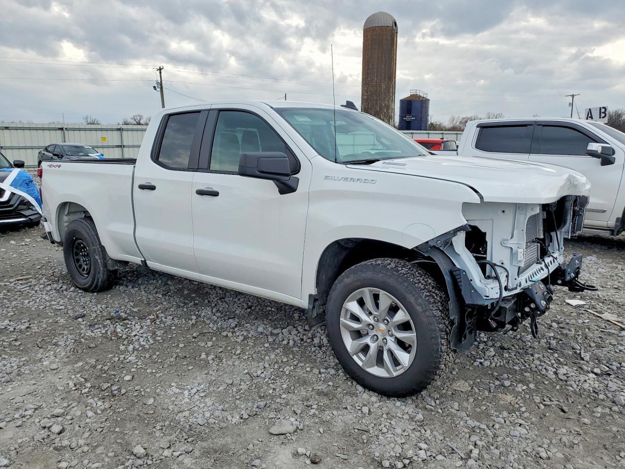 2026 Chevrolet Silverado K1500 Custom - Фото 4