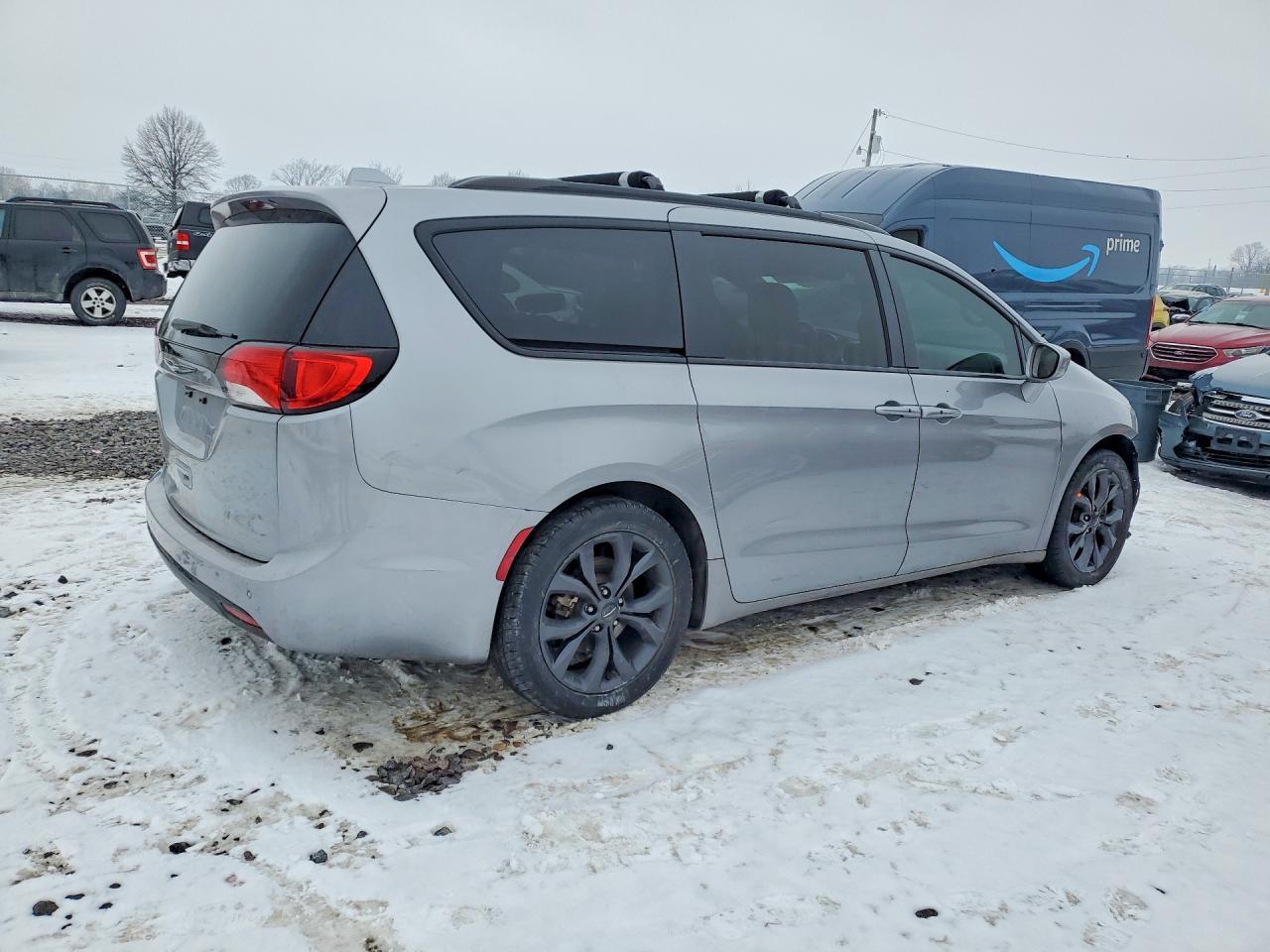 2020 Chrysler Pacifica Touring L Plus - Фото 3