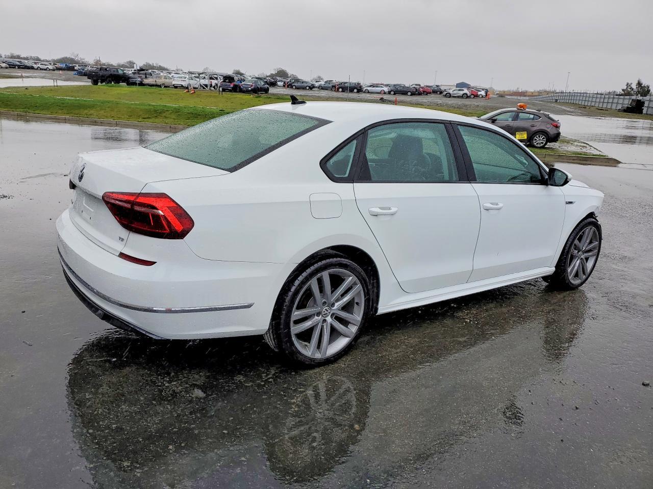 2018 Volkswagen Passat S - Фото 3