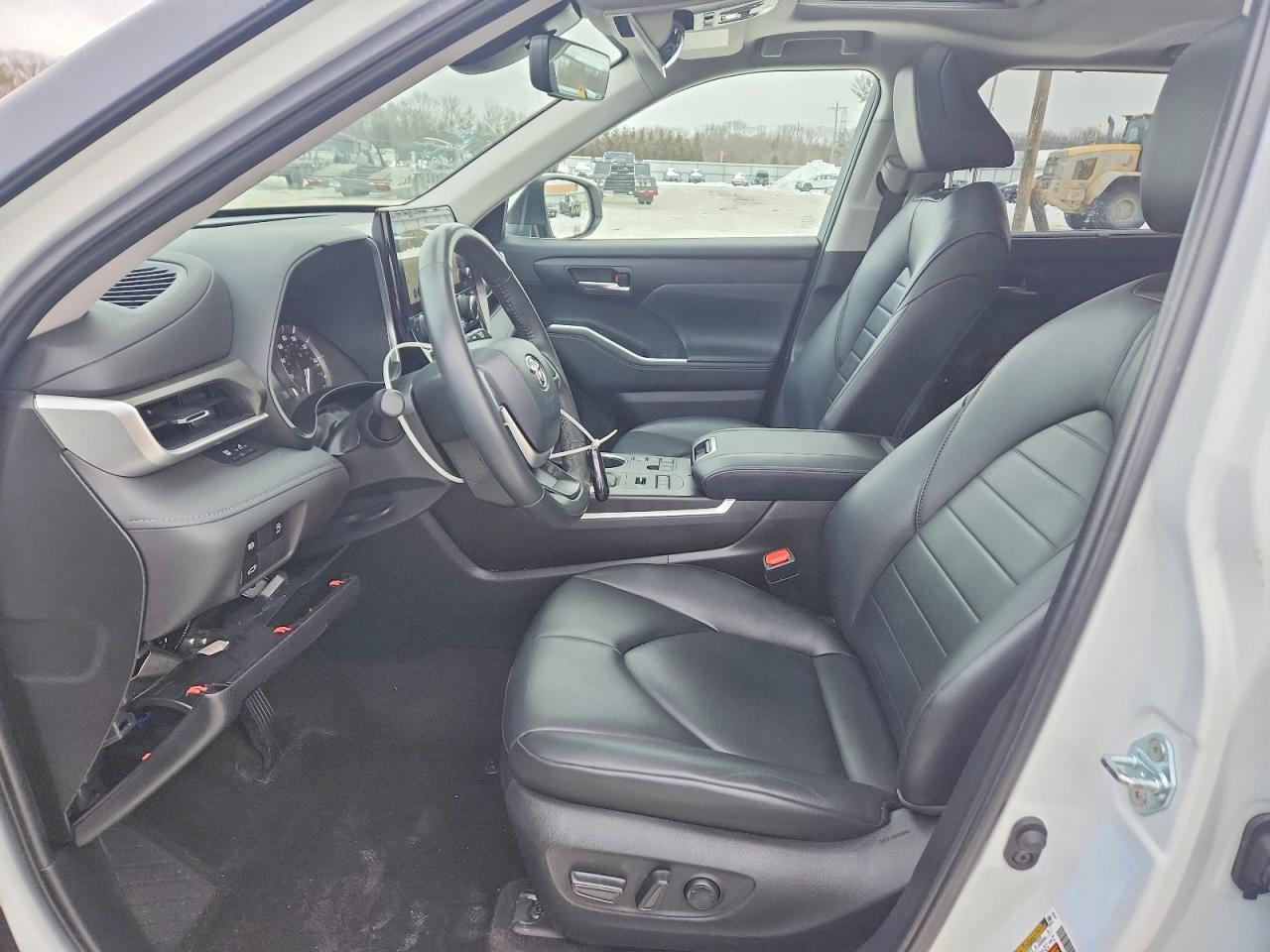 2023 Toyota Highlander L - Фото 7