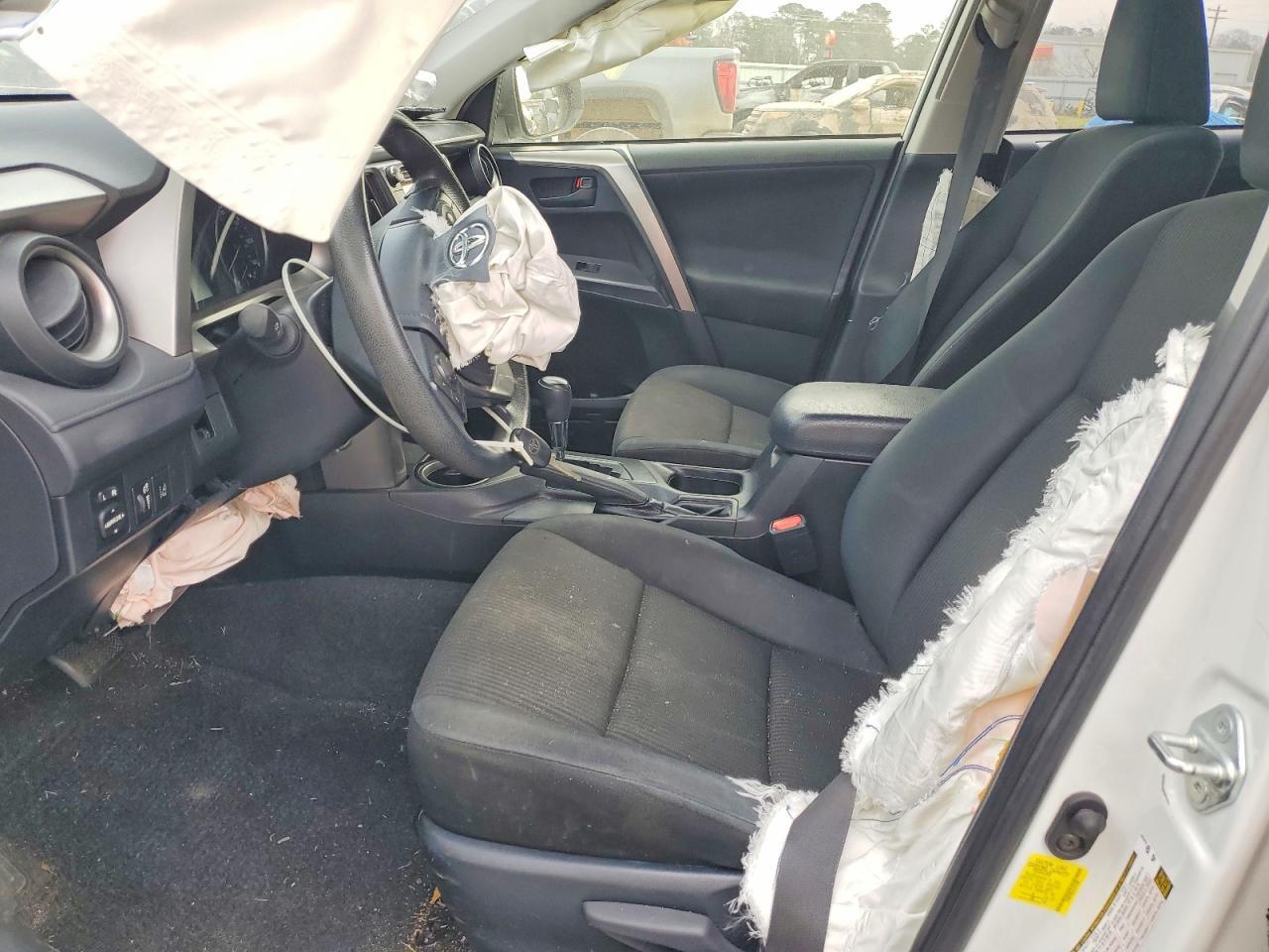 2018 Toyota Rav4 Le - Image 7