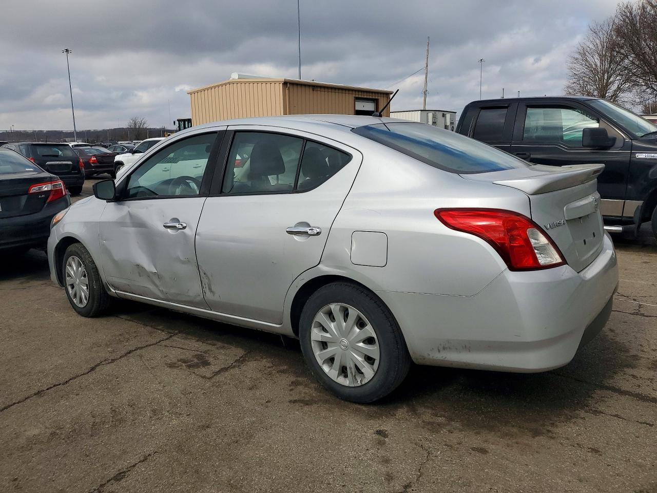 2019 Nissan Versa Sv - Фото 2