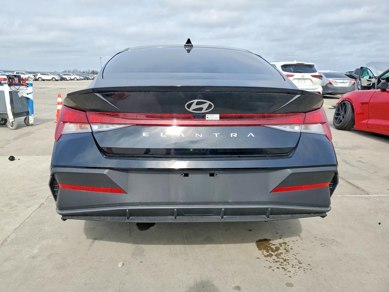 2025 Hyundai Elantra Sel Sport - Image 6