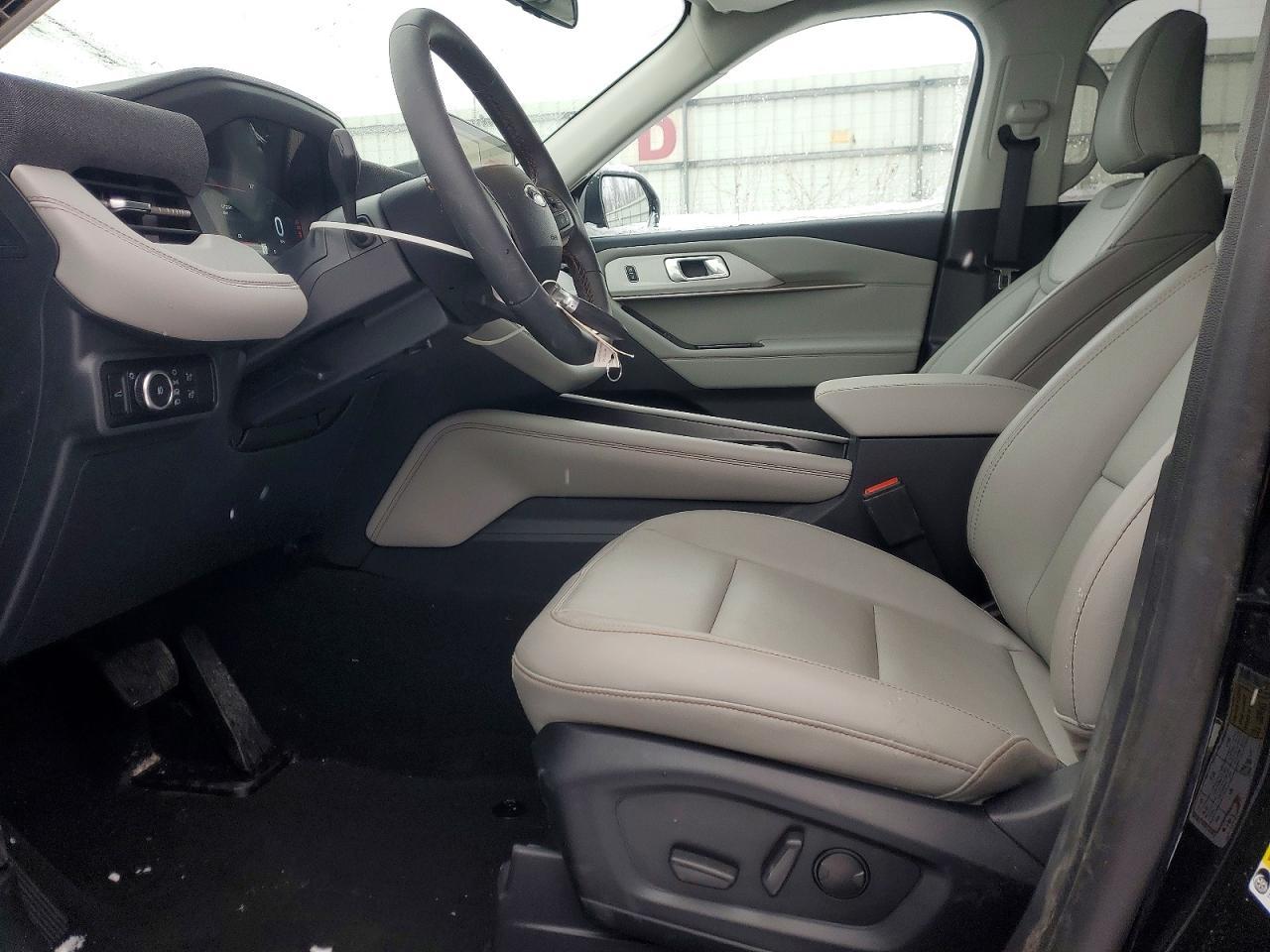2026 Ford Explorer Active - Image 7
