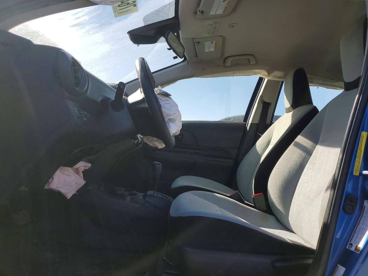 2017 Toyota Prius C - Image 7