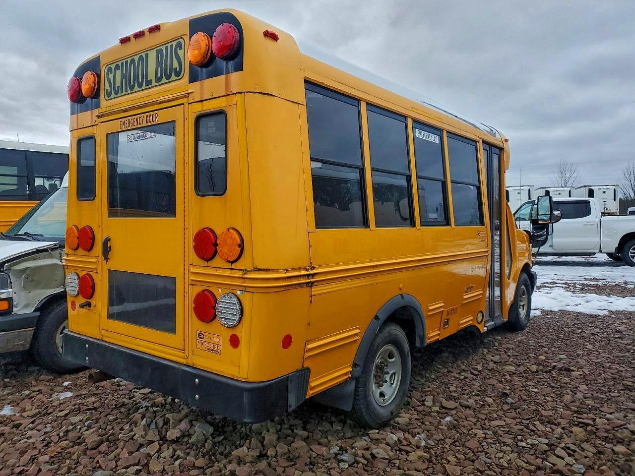 2016 Chevrolet Express G3 - Bus - Image 4