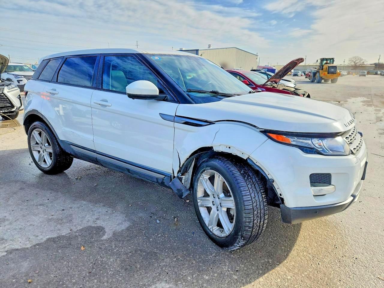 2015 Land Rover Range Rover Evoque Pure Plus - Image 4