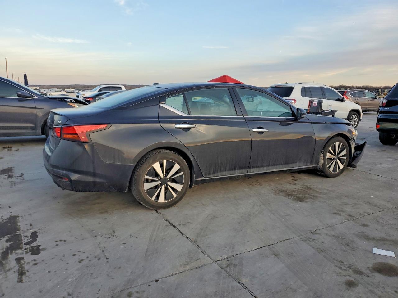 2020 Nissan Altima Sl - Image 3
