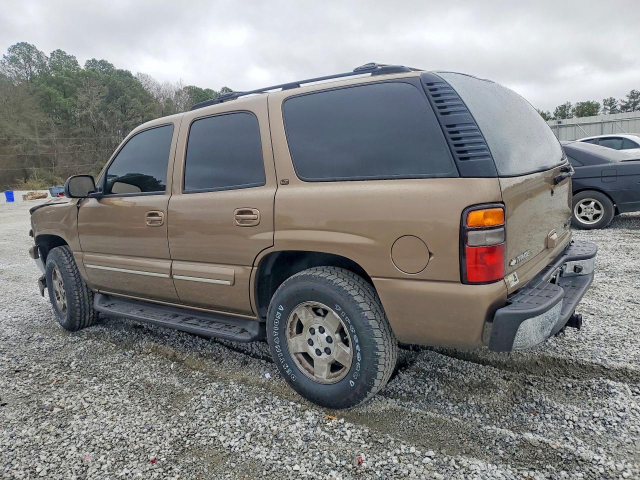 2004 Chevrolet Tahoe C1500 - Image 2