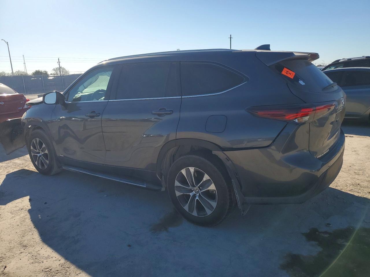 2025 Toyota Highlander - Фото 2
