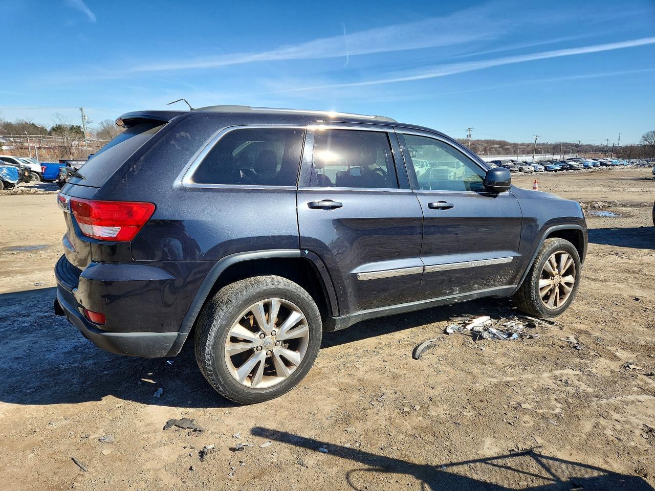 2012 Jeep Grand Cherokee Laredo - Image 3