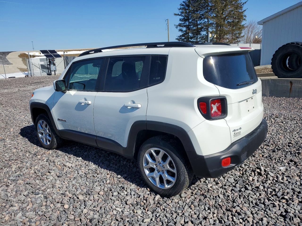 2016 Jeep Renegade Latitude - Image 2