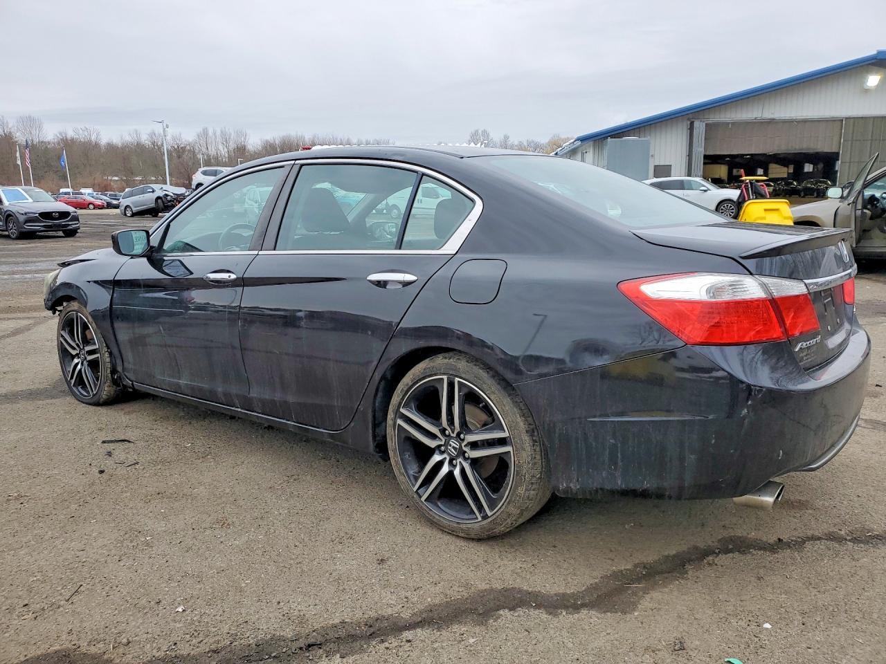 2015 Hond Accord Sport - Image 2