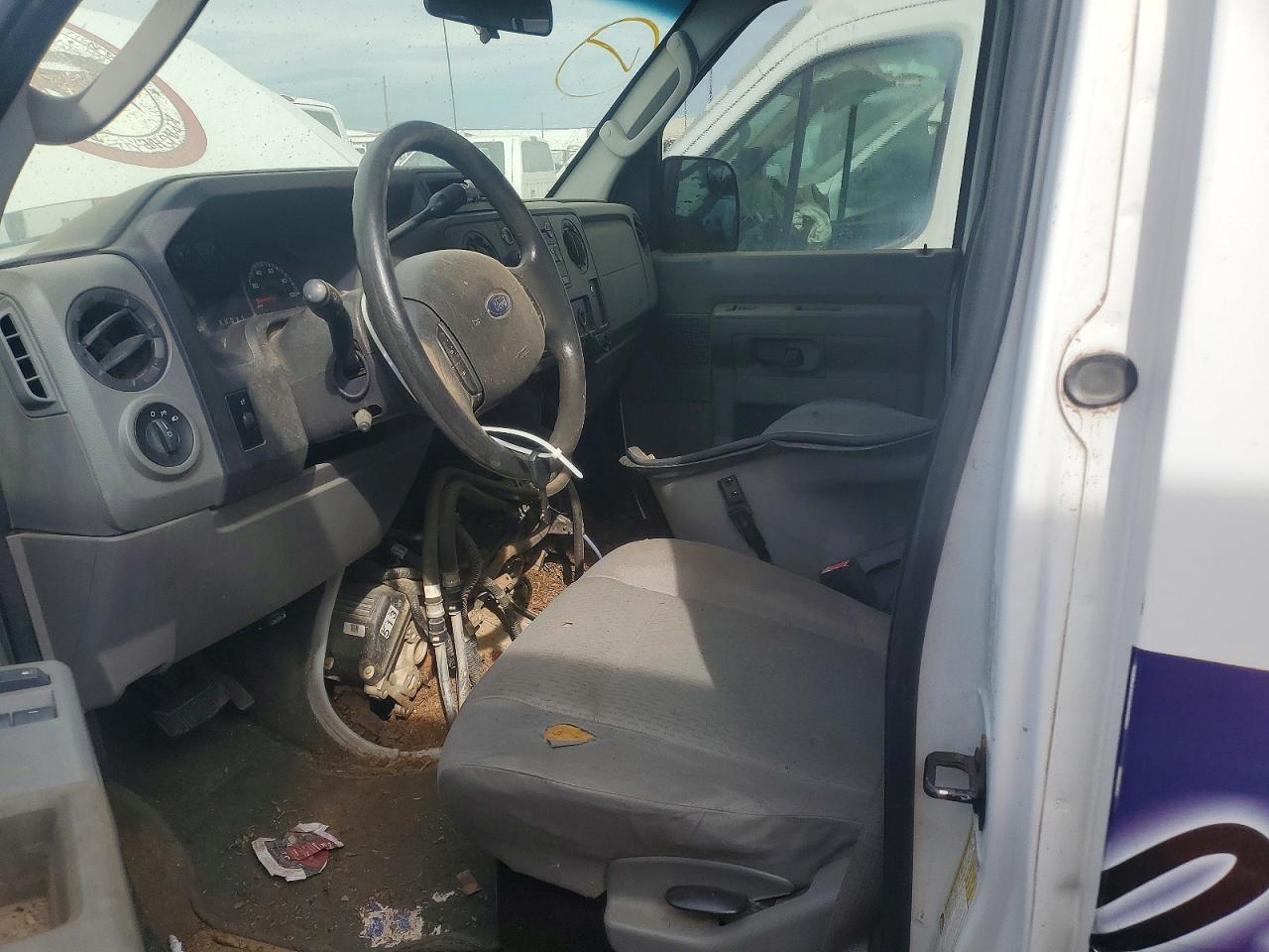 2011 Ford Econoline E350 Super Duty Wagon - Фото 7