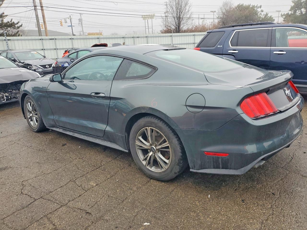 2015 Ford Mustang - Фото 2