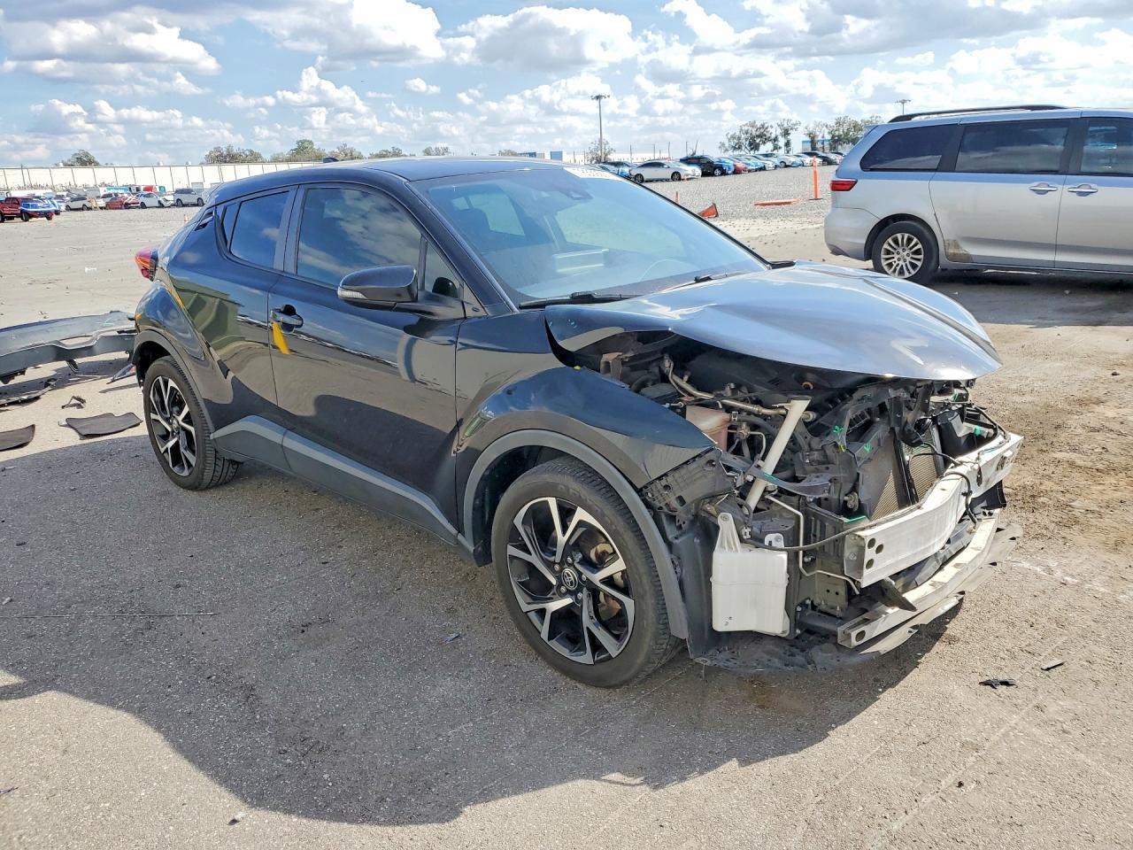 2020 Toyota C-Hr Xle - Фото 4