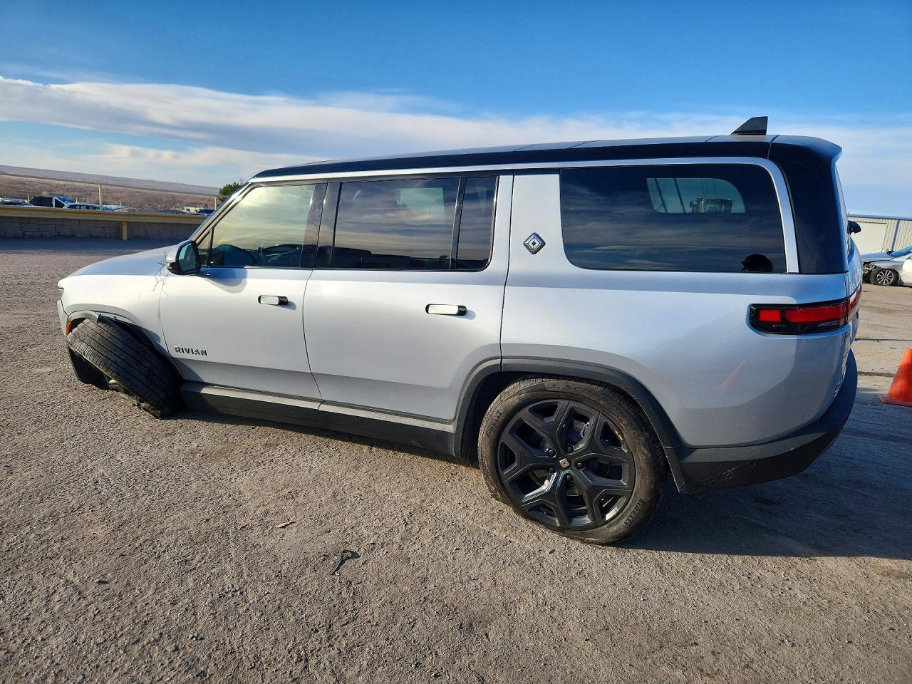 2025 Rivian R1S Adventure - Image 2