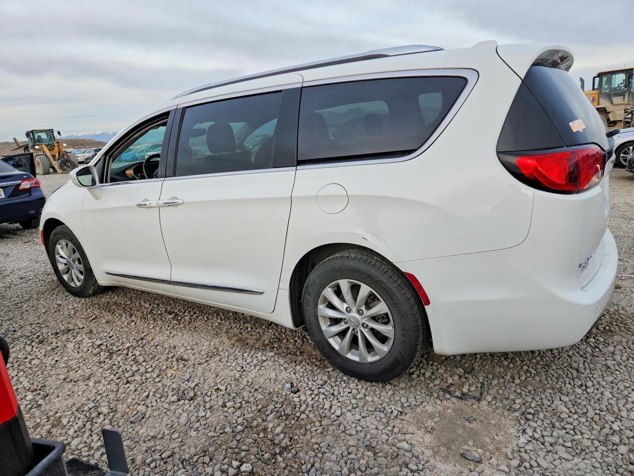 2018 Chrysler Pacifica Touring L - Фото 2