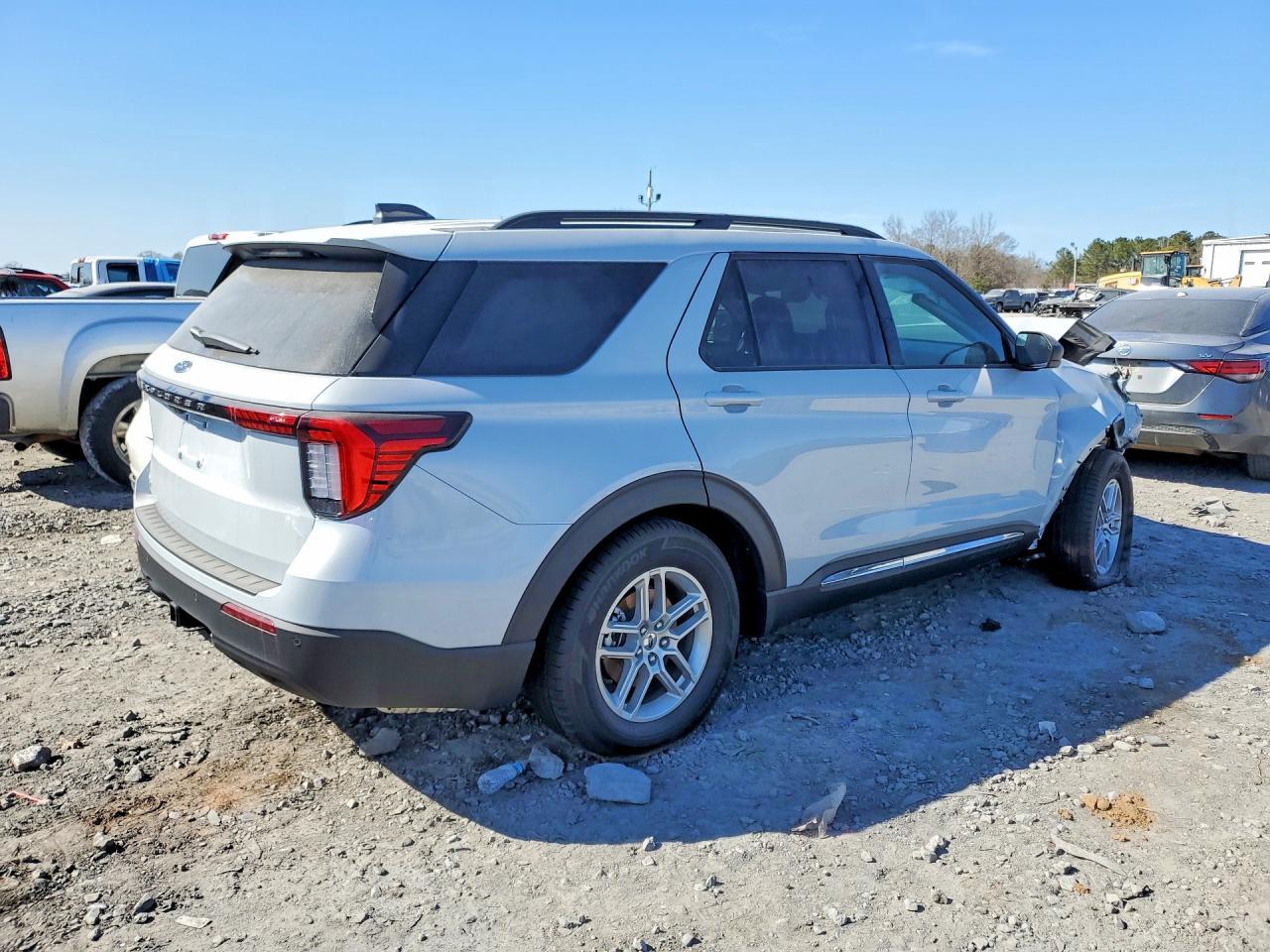 2025 Ford Explorer Active - Фото 3