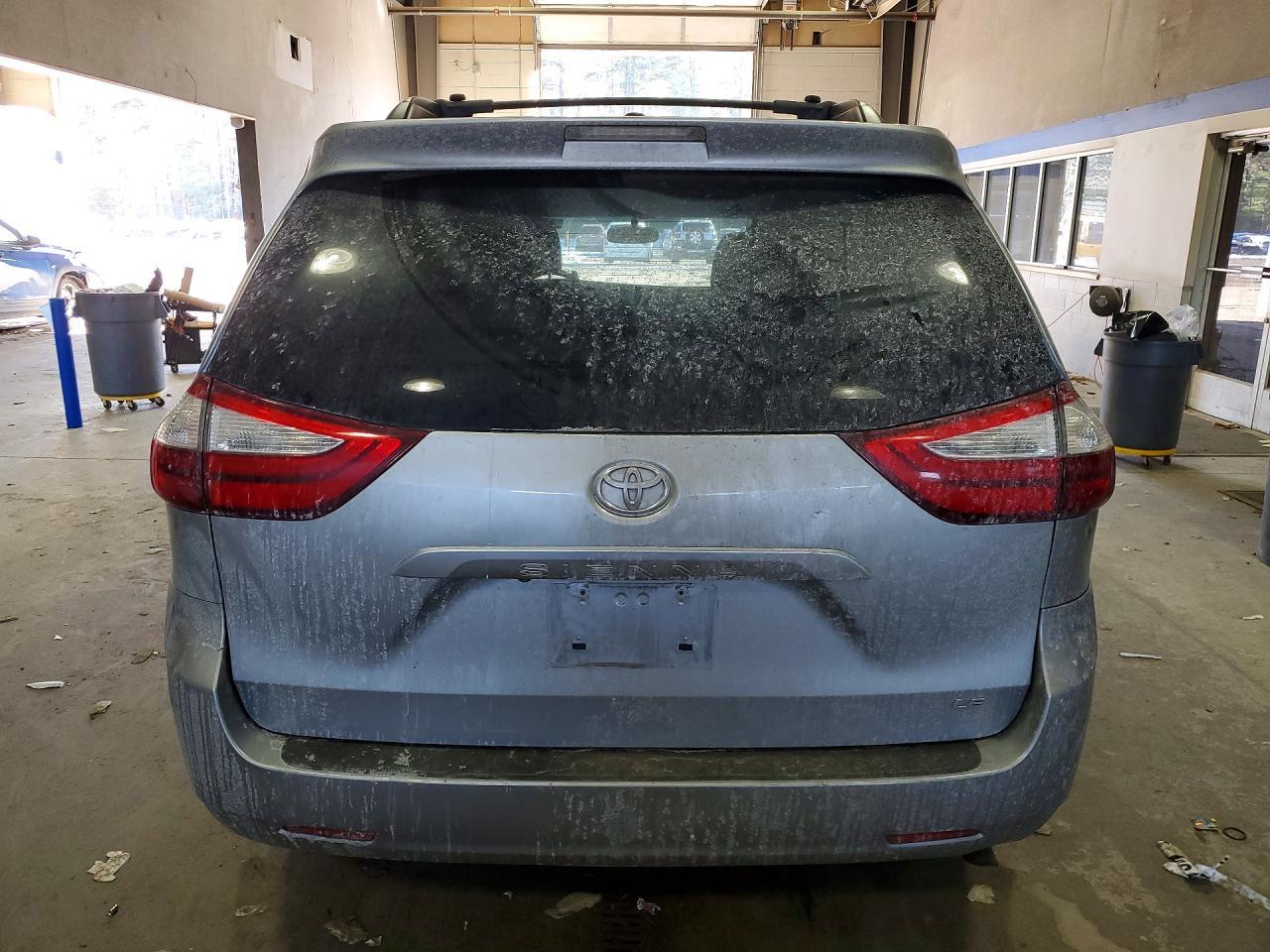 2015 Toyota Sienna Le - Image 6