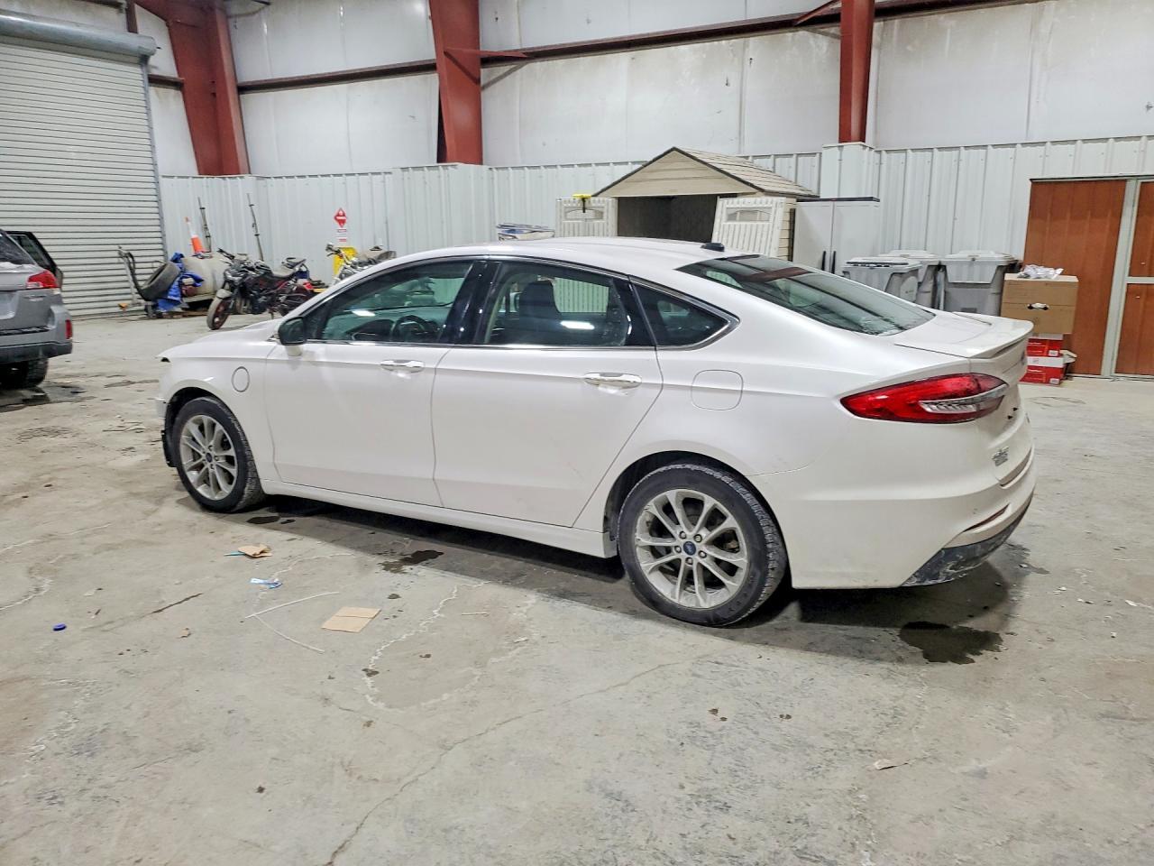 2019 Ford Fusion Titanium - Фото 2