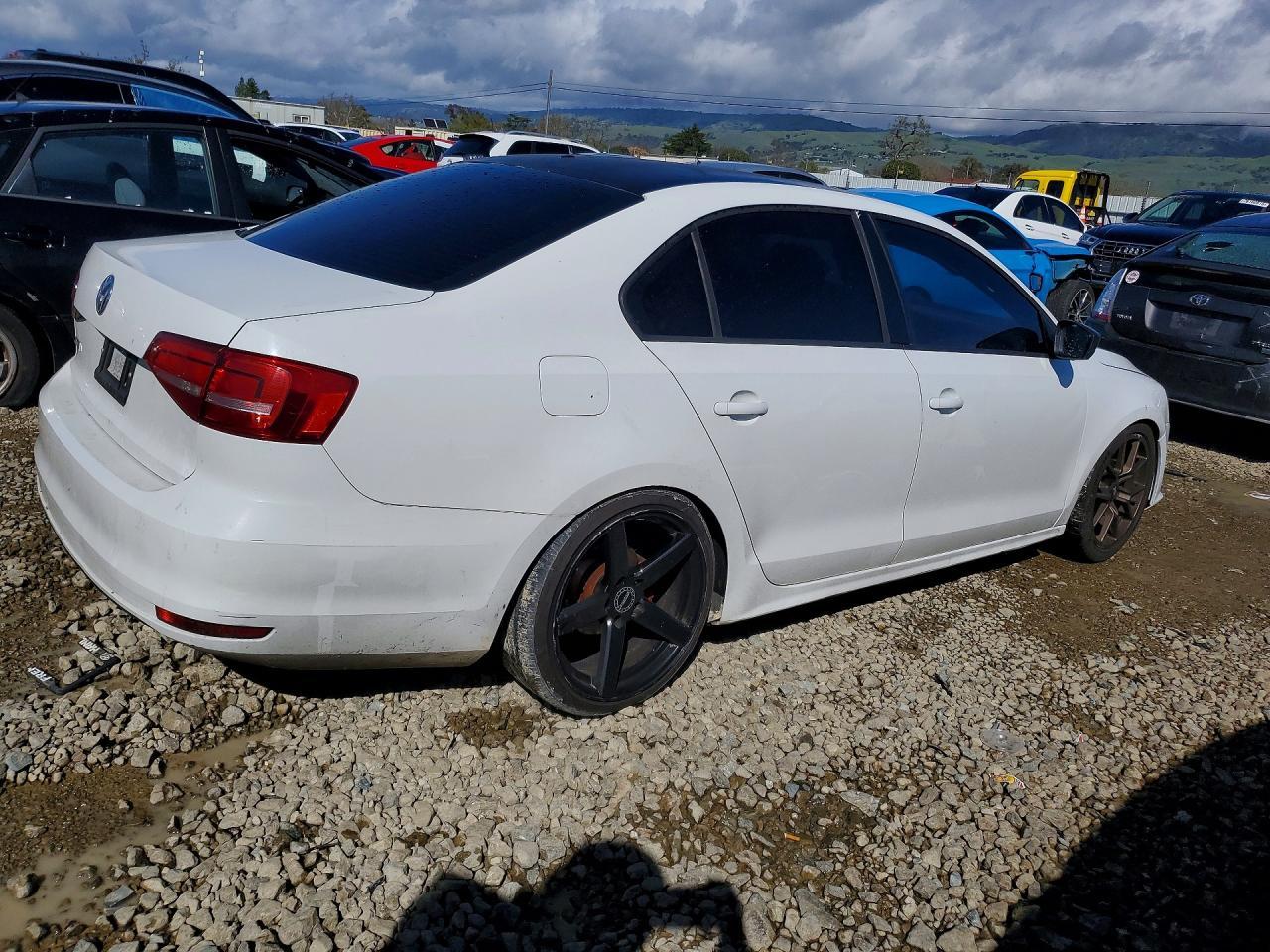 2015 Volkswagen Jetta Base - Image 3