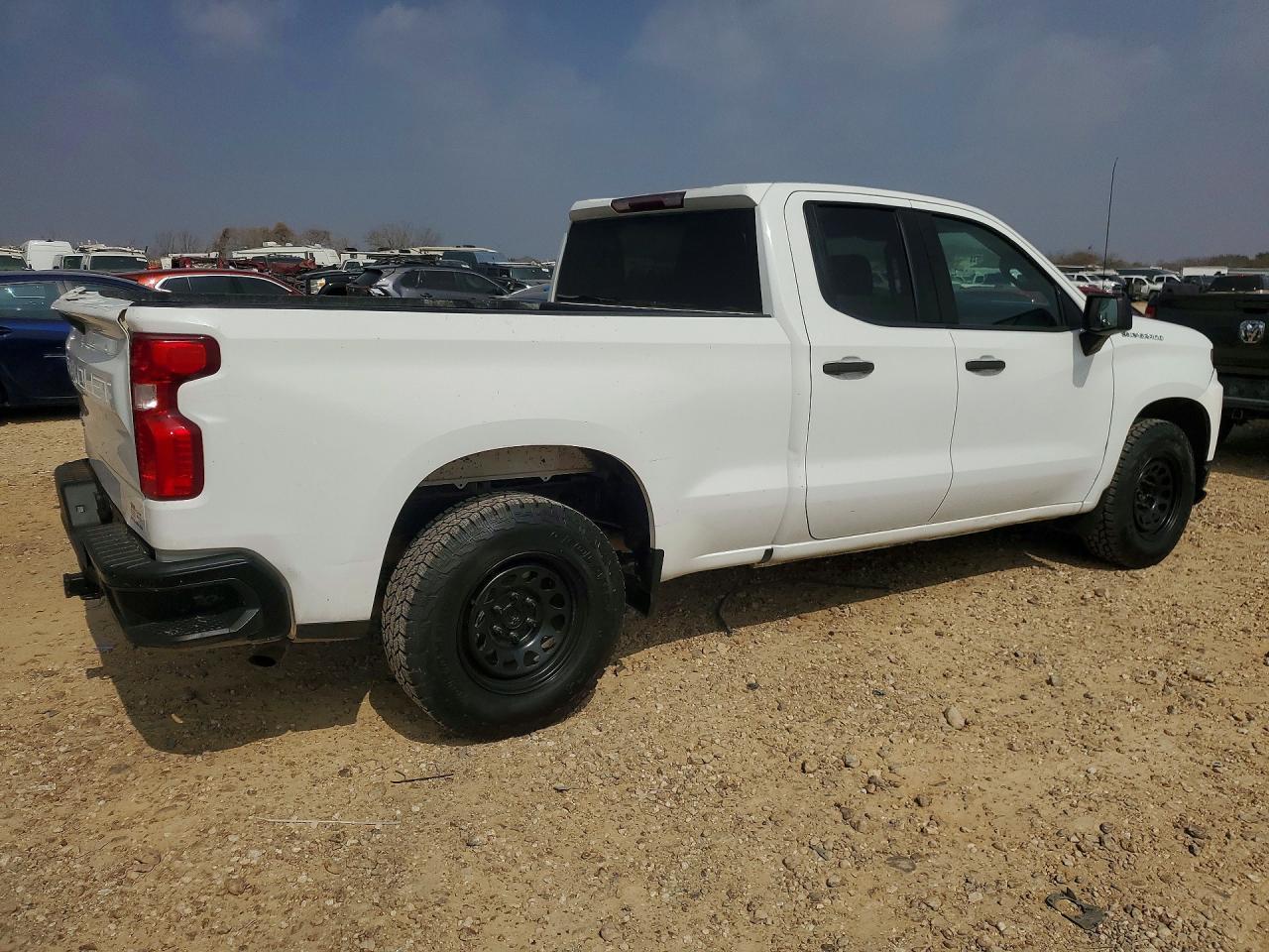 2019 Chevrolet Silverado C1500 - Image 3