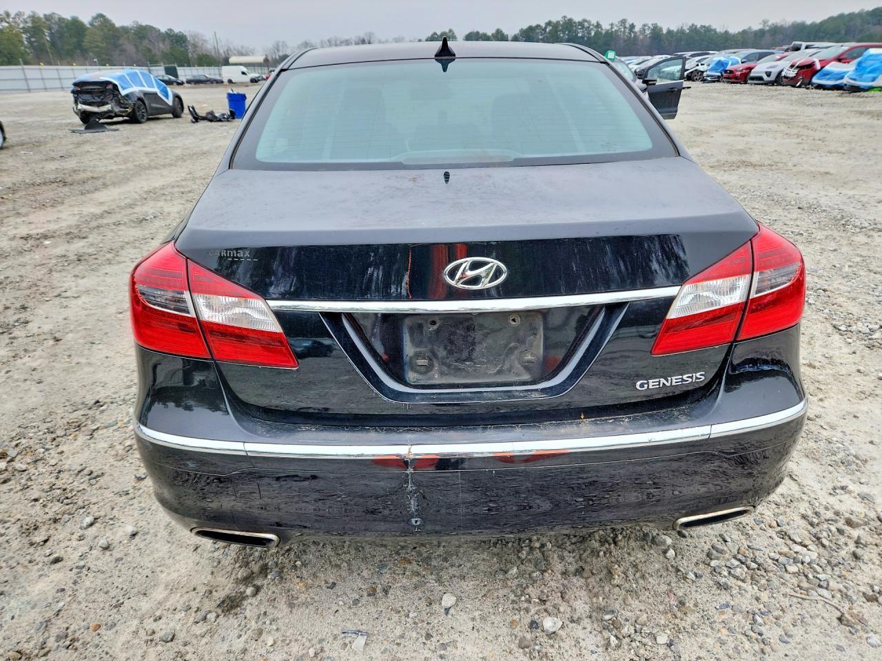 2013 Hyundai Genesis 3.8L - Фото 6