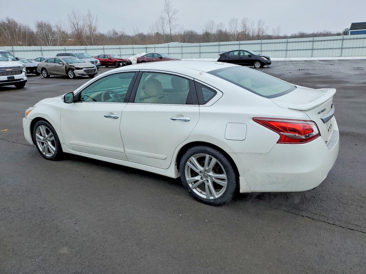 2013 Nissan Altima 3.5S - Image 2