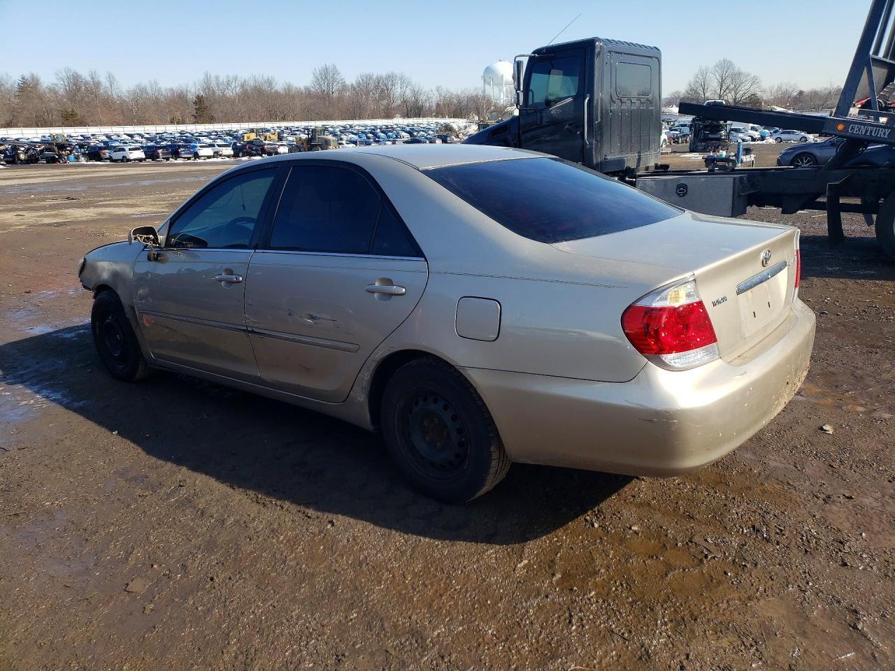 2005 Toyota Camry Le - Image 2