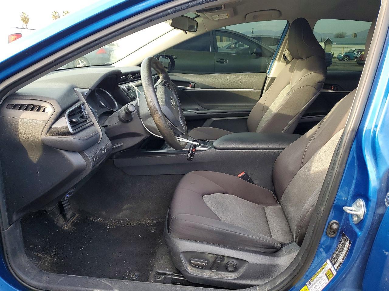 2020 Toyota Camry Le - Фото 7