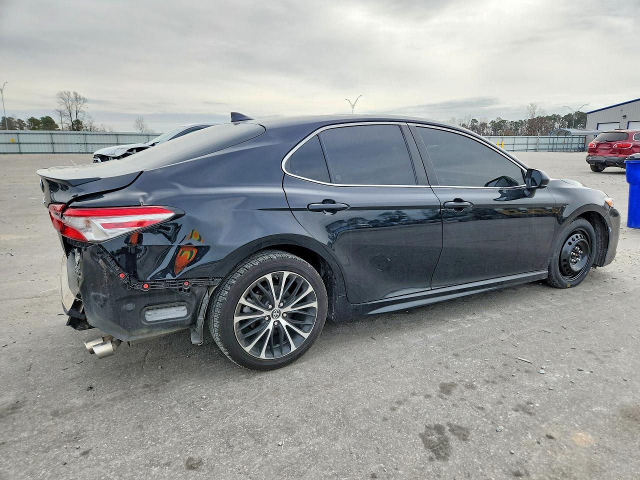 2019 Toyota Camry L - Фото 3