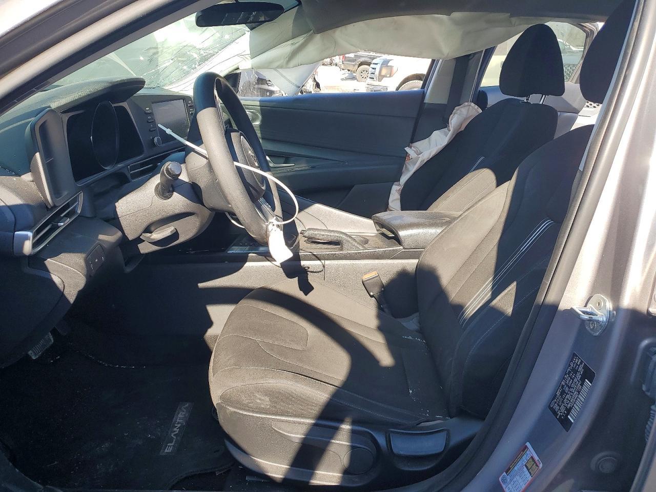 2021 Hyundai Elantra 4D - Image 7