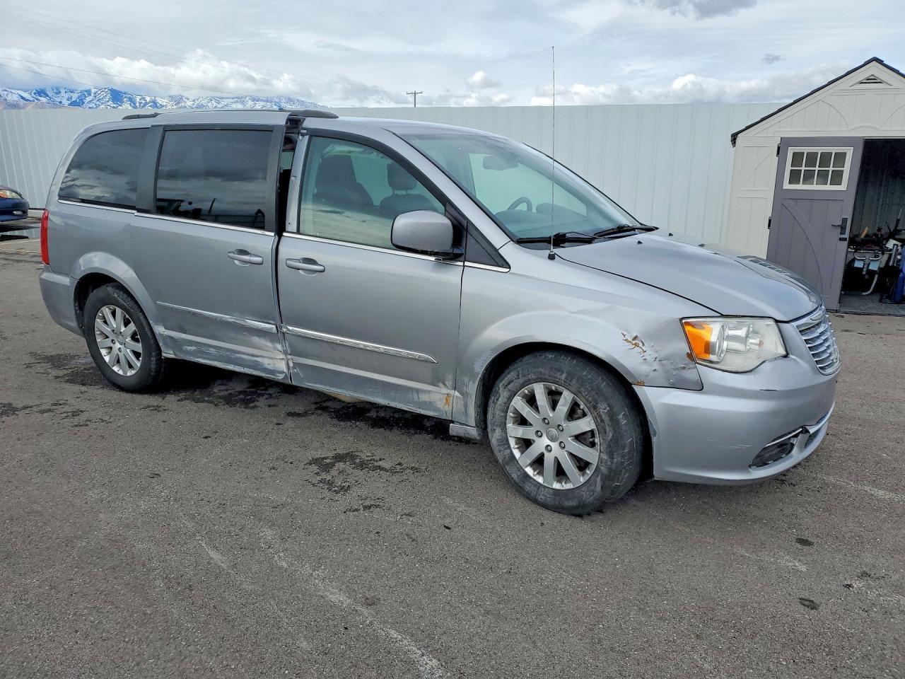 2016 Chrysler Town & Country Touring - Image 4