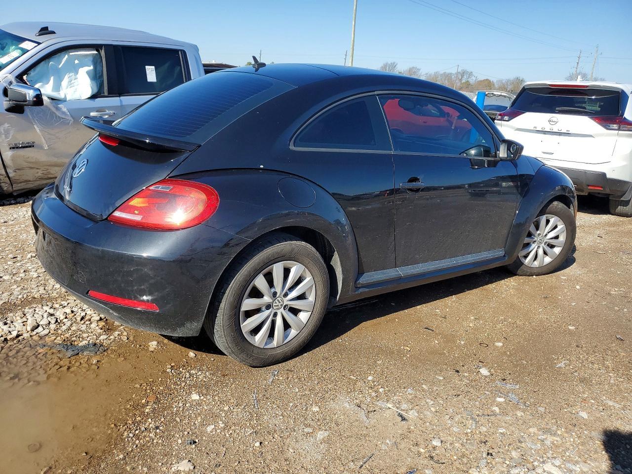 2016 Volkswagen Beetle 1.8T - Фото 3