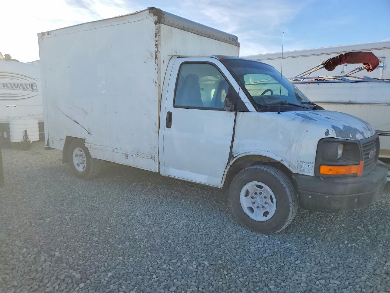 2004 GMC Savana Box Truck - Фото 4