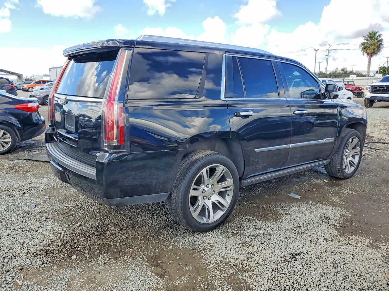 2016 Cadillac Escalade Premium - Фото 3
