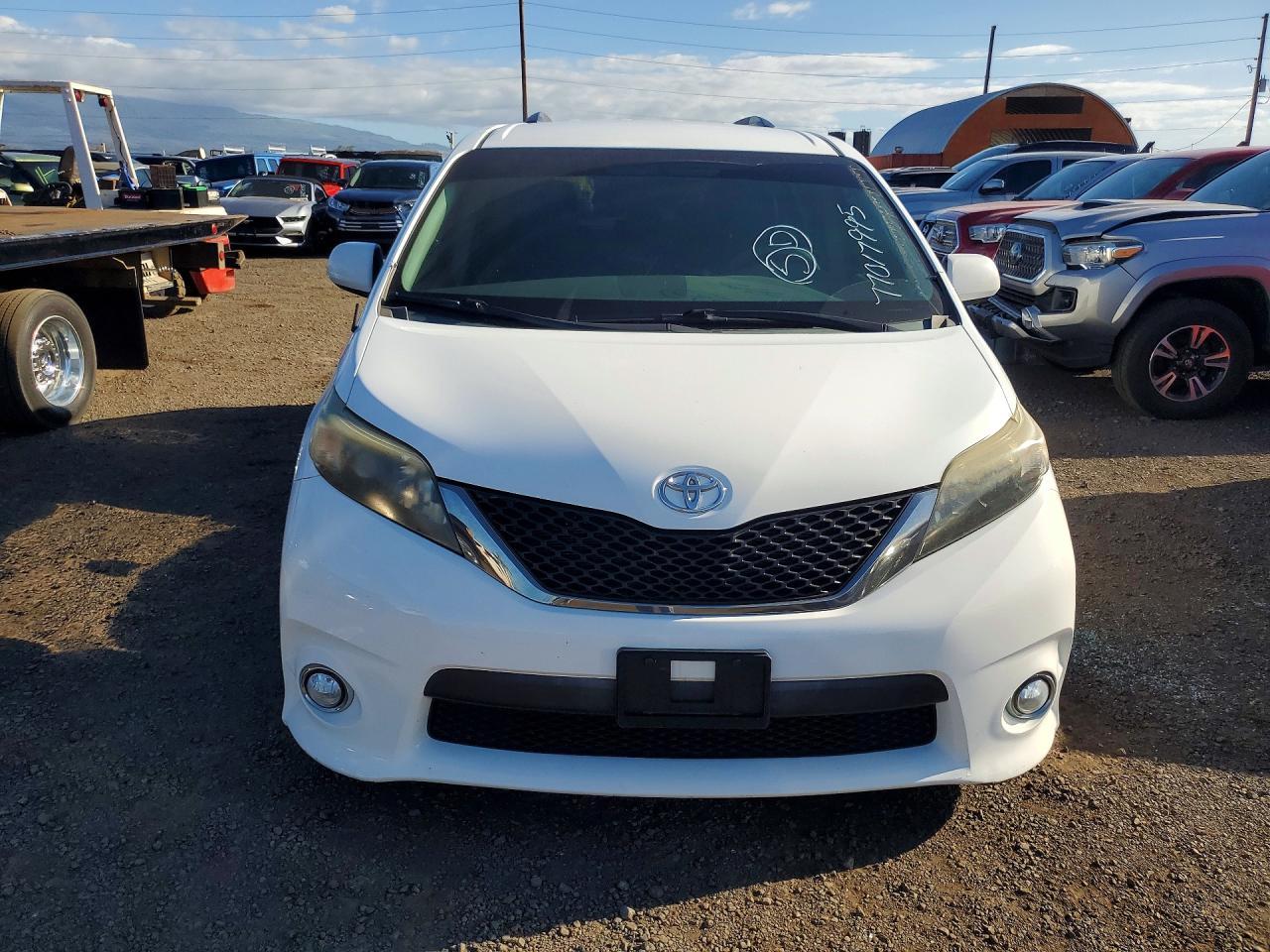 2011 Toyota Sienna Sport - Фото 5
